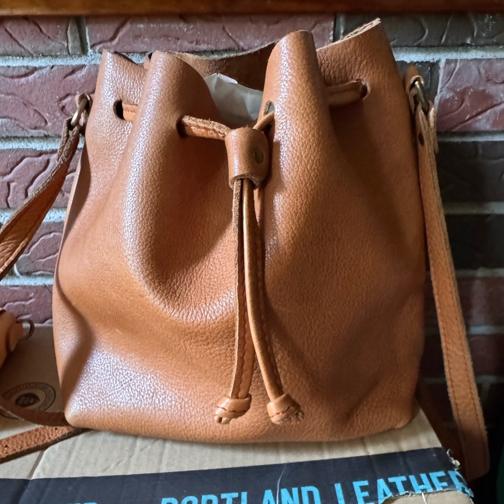 Portland Leather Large Dune Bucket